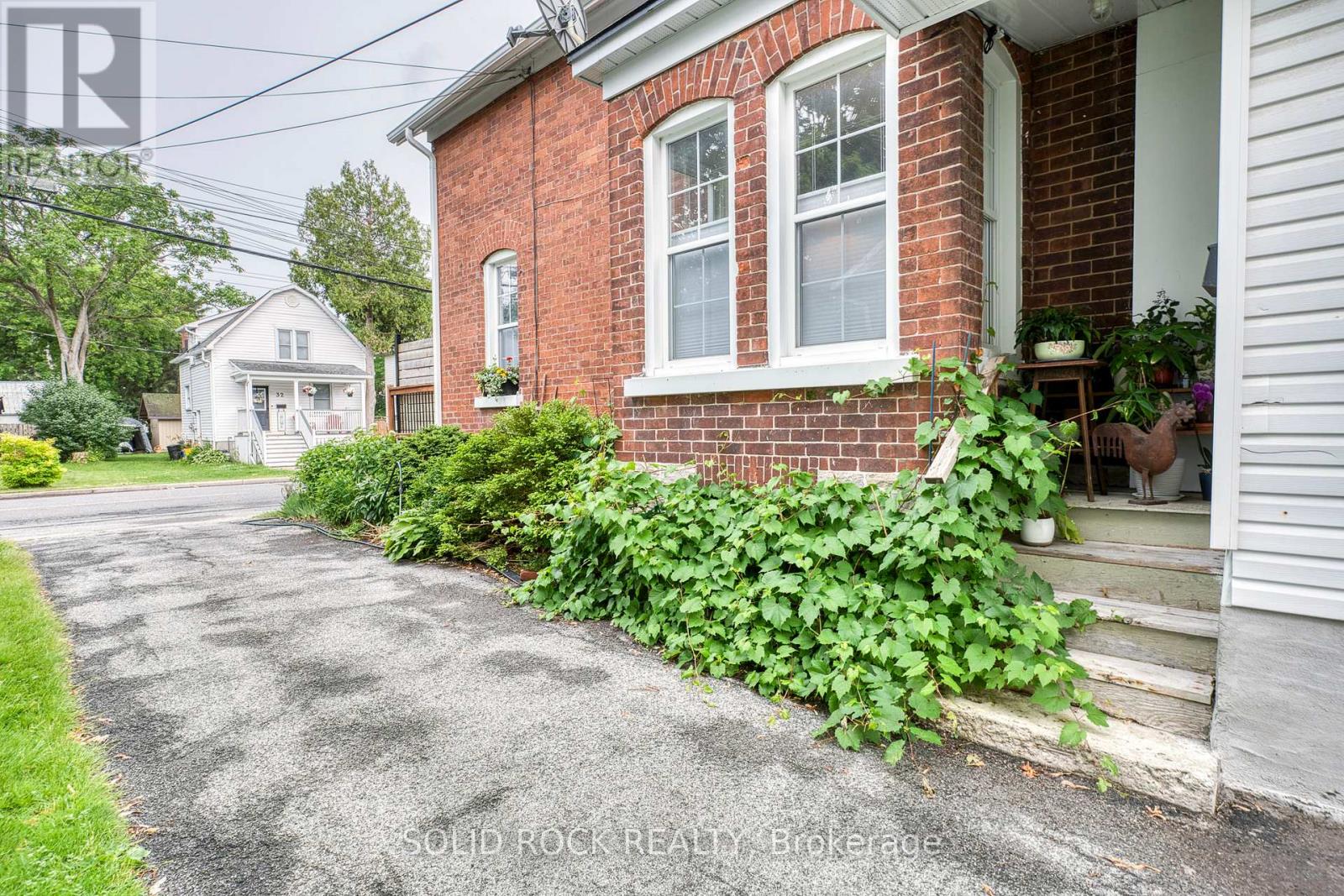 33a And 33b Napoleon Street, Carleton Place, Ontario  K7C 2X4 - Photo 10 - X12439352