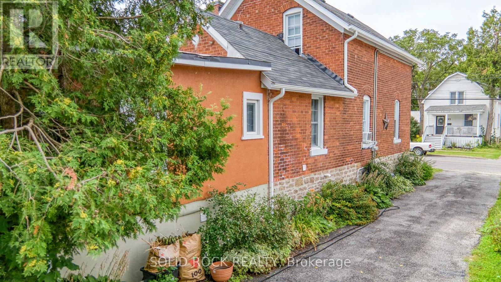 33a And 33b Napoleon Street, Carleton Place, Ontario  K7C 2X4 - Photo 4 - X12439352