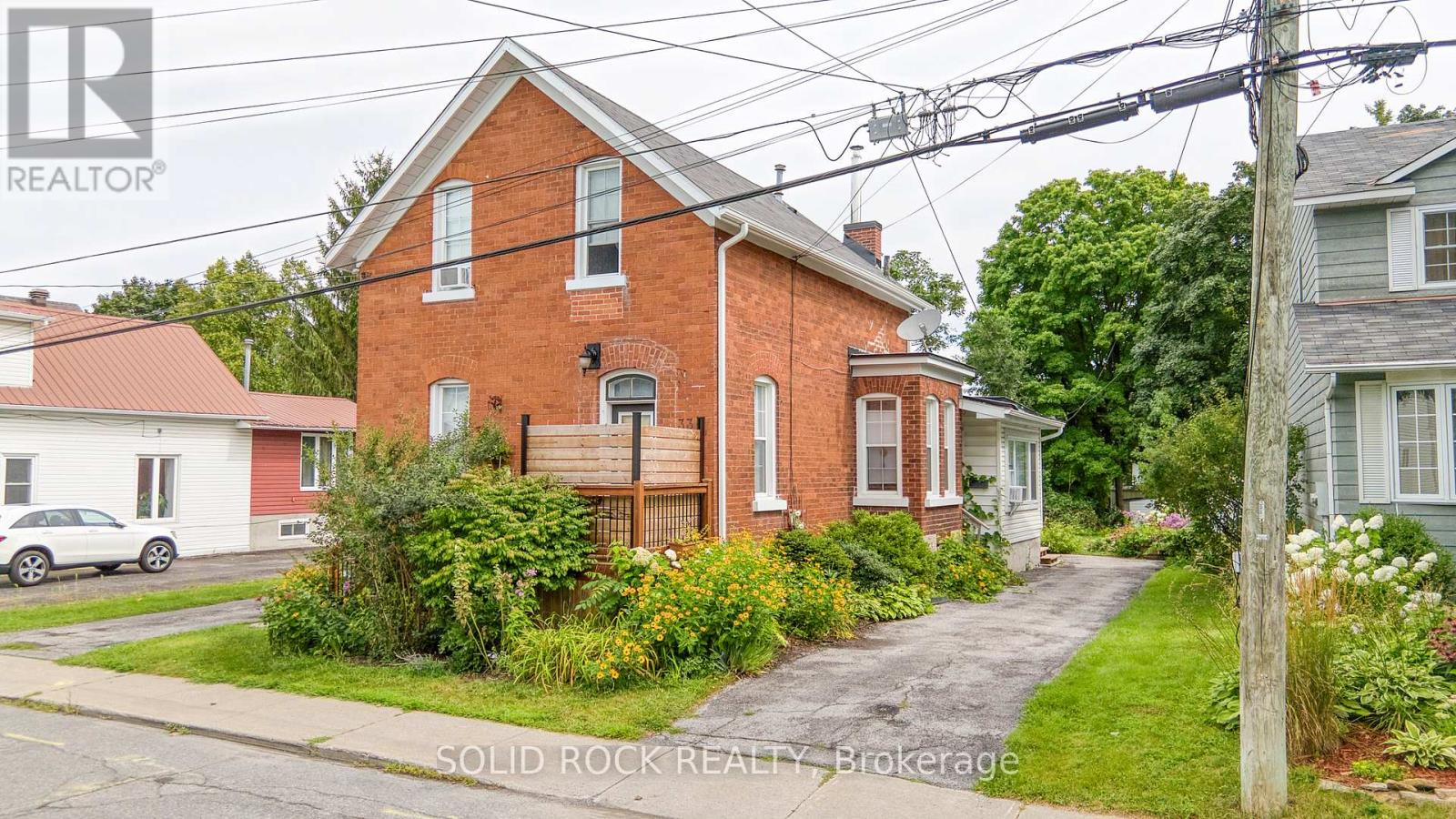 33a And 33b Napoleon Street, Carleton Place, Ontario  K7C 2X4 - Photo 5 - X12439352