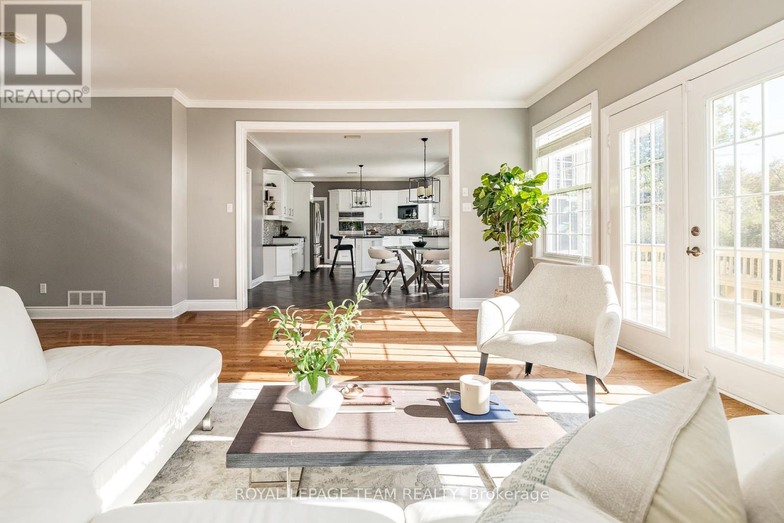 38 Marchvale Drive, Ottawa, Ontario  K2W 1C2 - Photo 11 - X12439353
