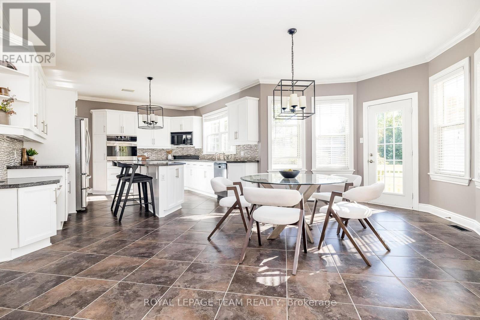 38 Marchvale Drive, Ottawa, Ontario  K2W 1C2 - Photo 12 - X12439353