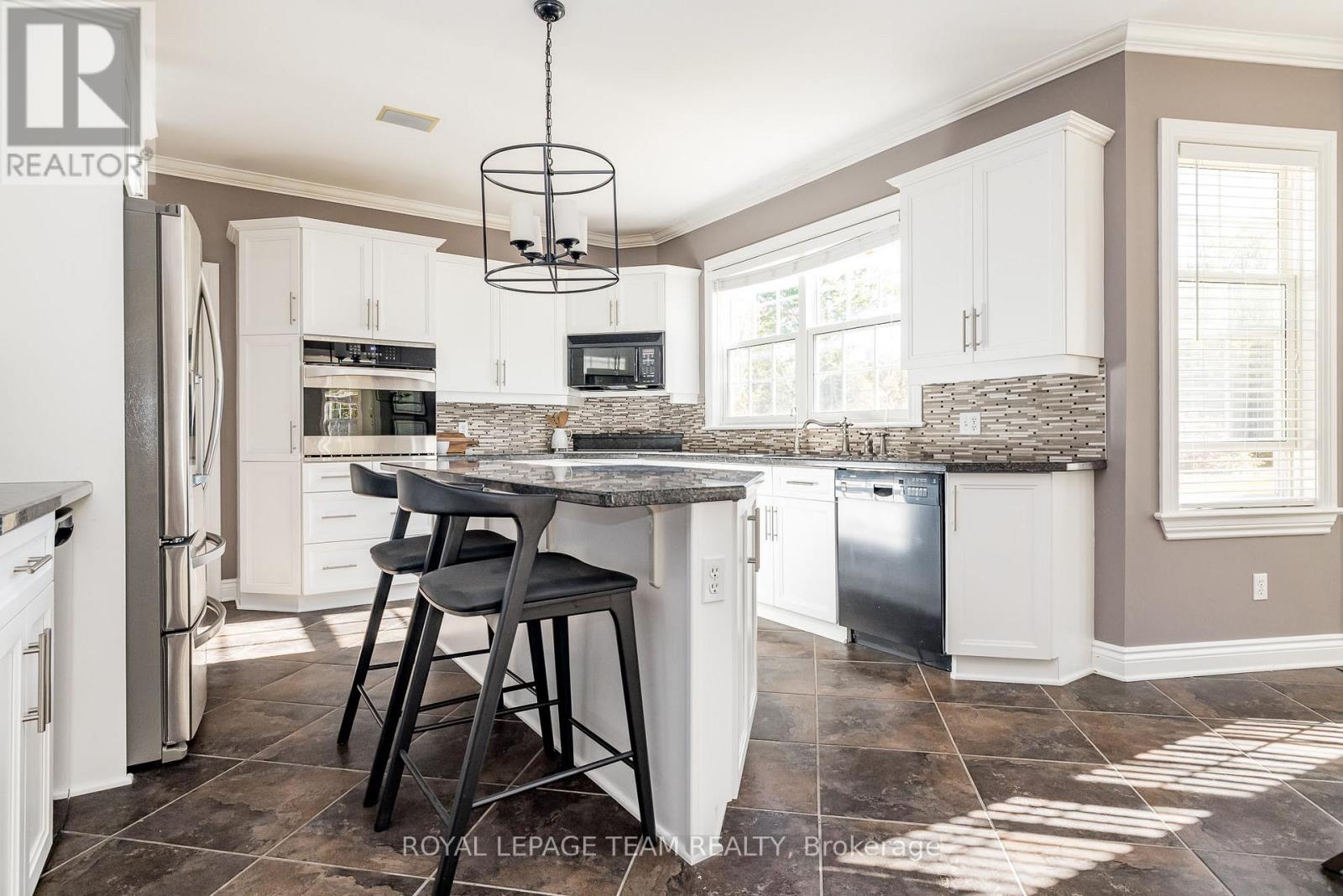 38 Marchvale Drive, Ottawa, Ontario  K2W 1C2 - Photo 14 - X12439353