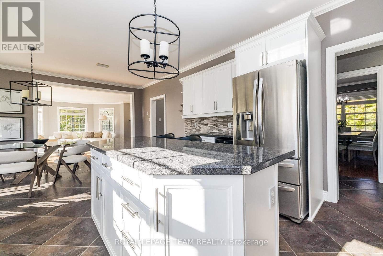 38 Marchvale Drive, Ottawa, Ontario  K2W 1C2 - Photo 16 - X12439353