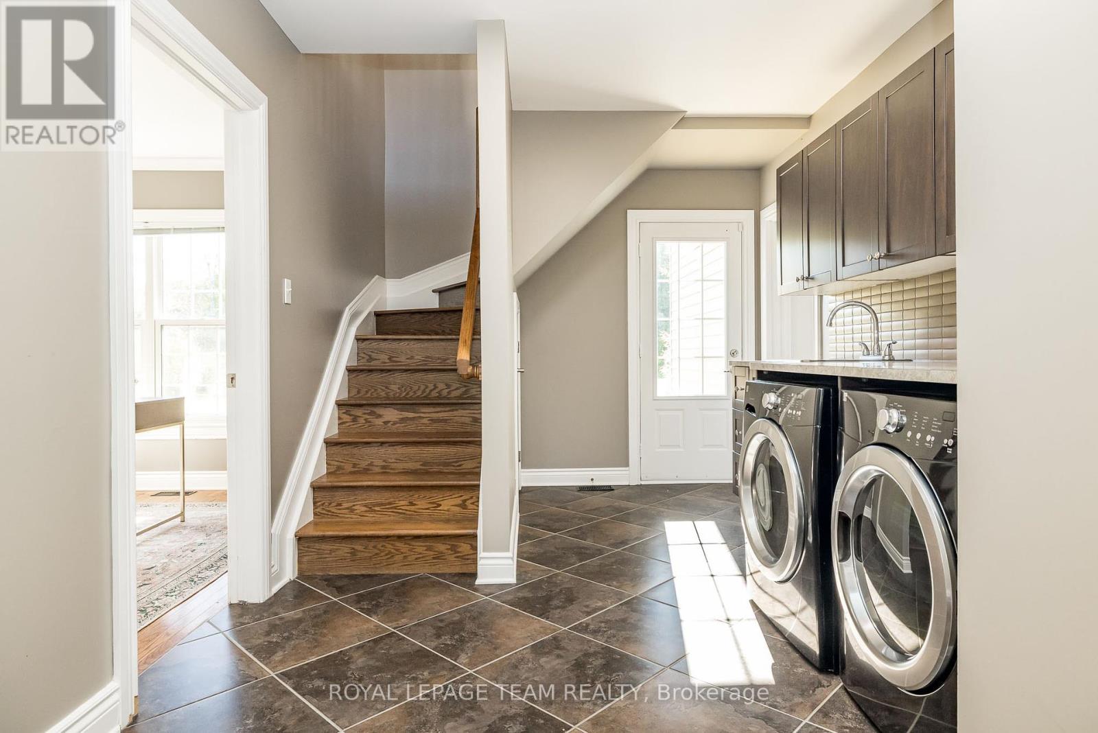 38 Marchvale Drive, Ottawa, Ontario  K2W 1C2 - Photo 22 - X12439353