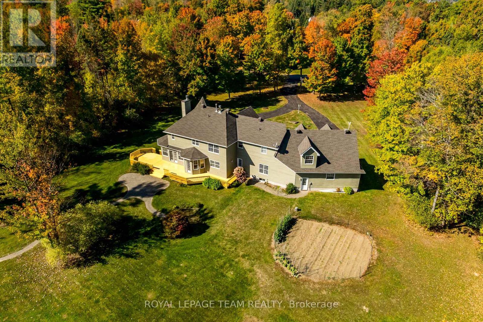 38 Marchvale Drive, Ottawa, Ontario  K2W 1C2 - Photo 41 - X12439353