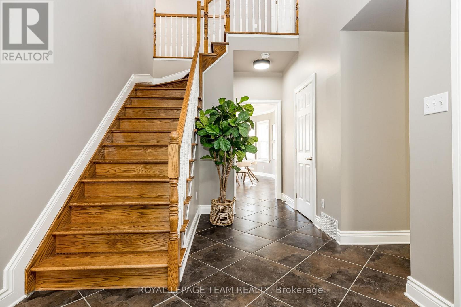 38 Marchvale Drive, Ottawa, Ontario  K2W 1C2 - Photo 5 - X12439353