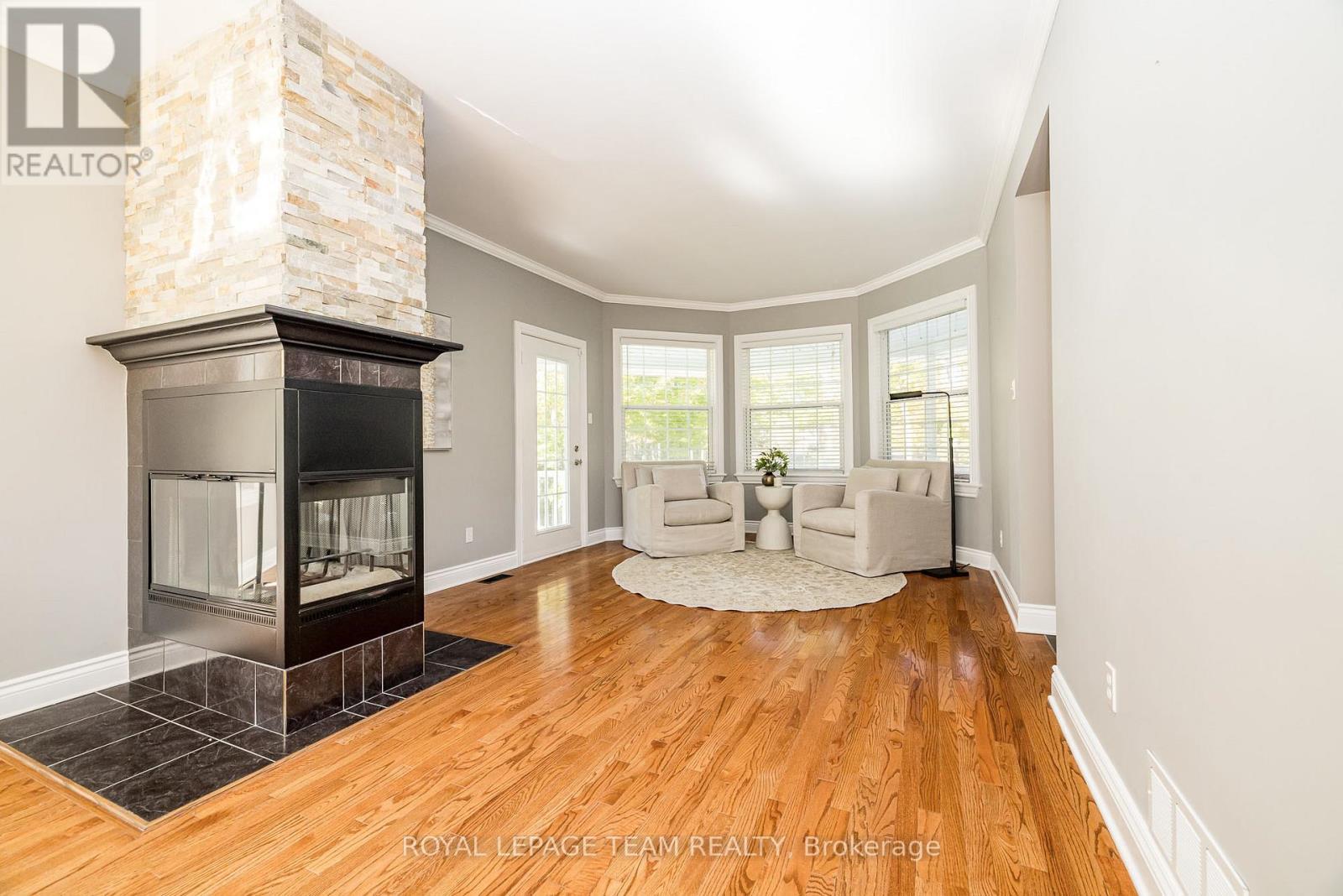 38 Marchvale Drive, Ottawa, Ontario  K2W 1C2 - Photo 6 - X12439353