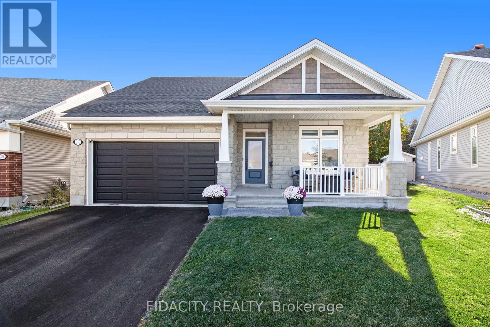 250 MAYGRASS WAY, Ottawa, Ontario