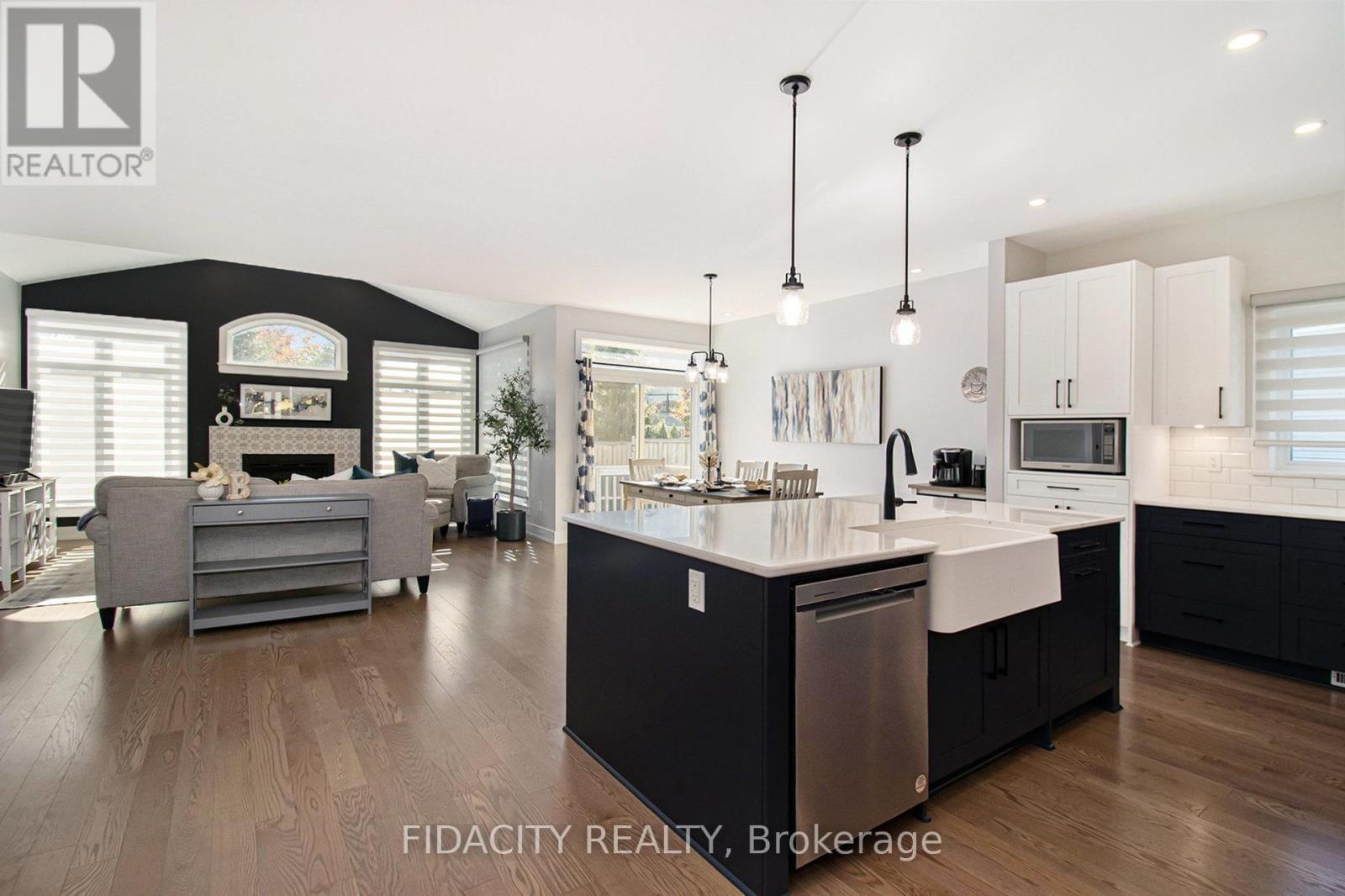 250 Maygrass Way, Ottawa, Ontario  K2S 2K9 - Photo 10 - X12439358