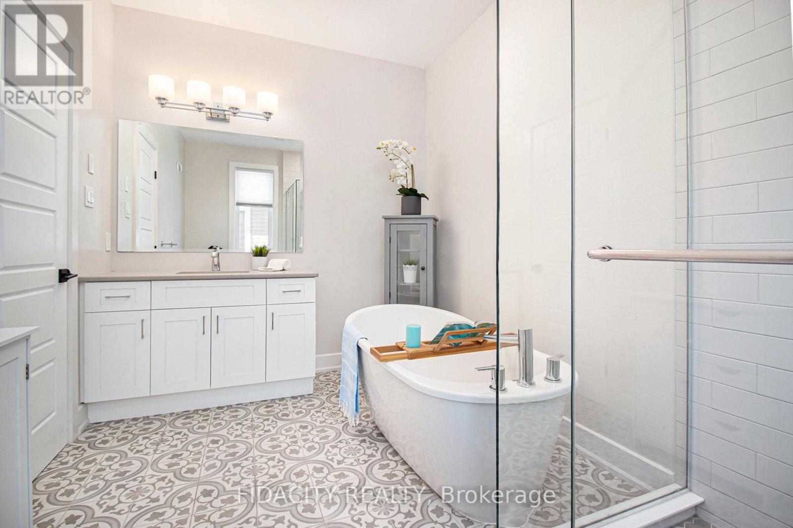 250 Maygrass Way, Ottawa, Ontario  K2S 2K9 - Photo 17 - X12439358