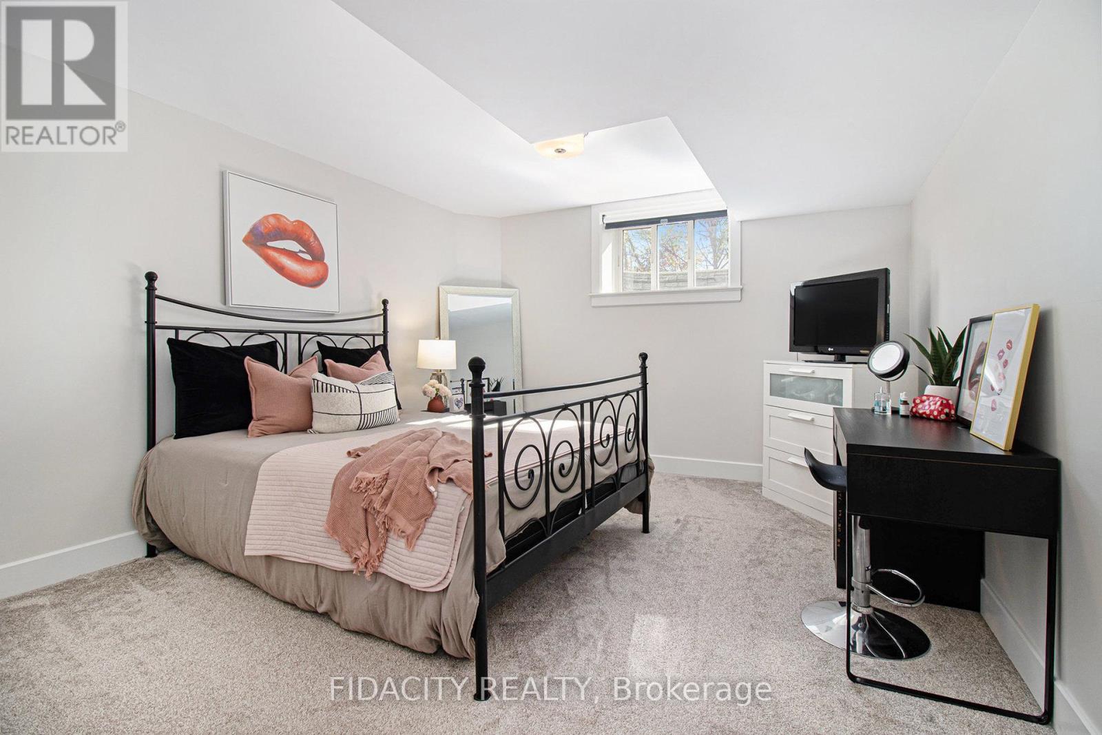 250 Maygrass Way, Ottawa, Ontario  K2S 2K9 - Photo 18 - X12439358