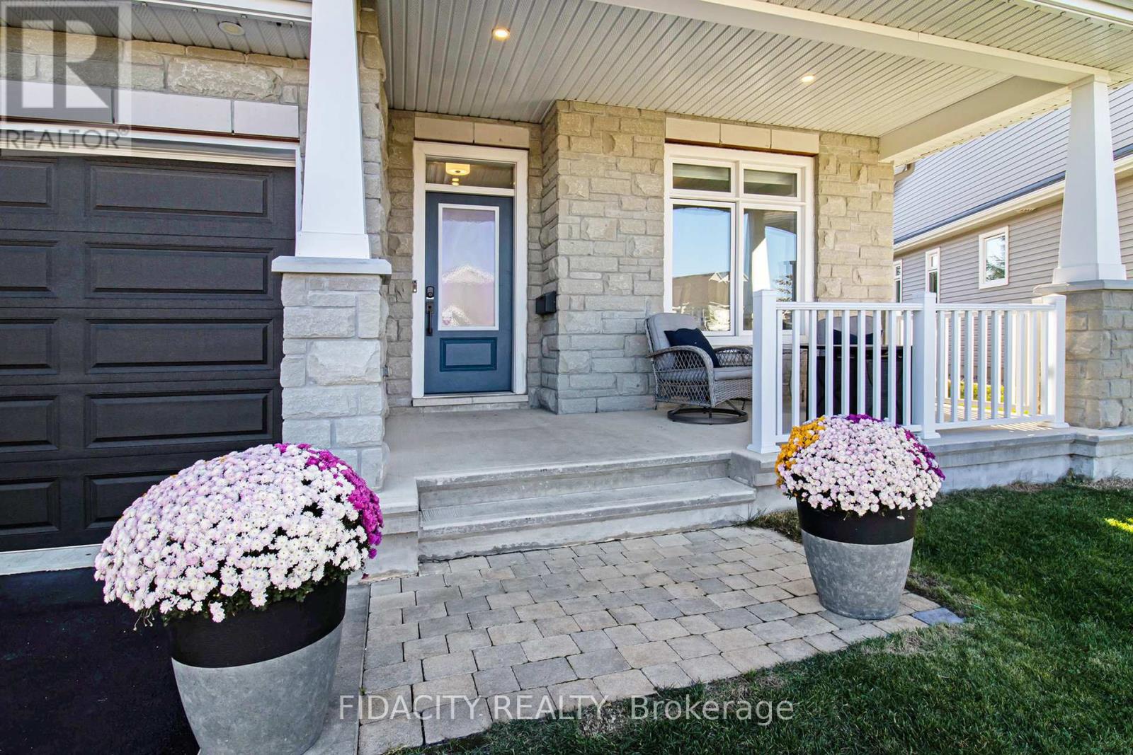 250 Maygrass Way, Ottawa, Ontario  K2S 2K9 - Photo 2 - X12439358