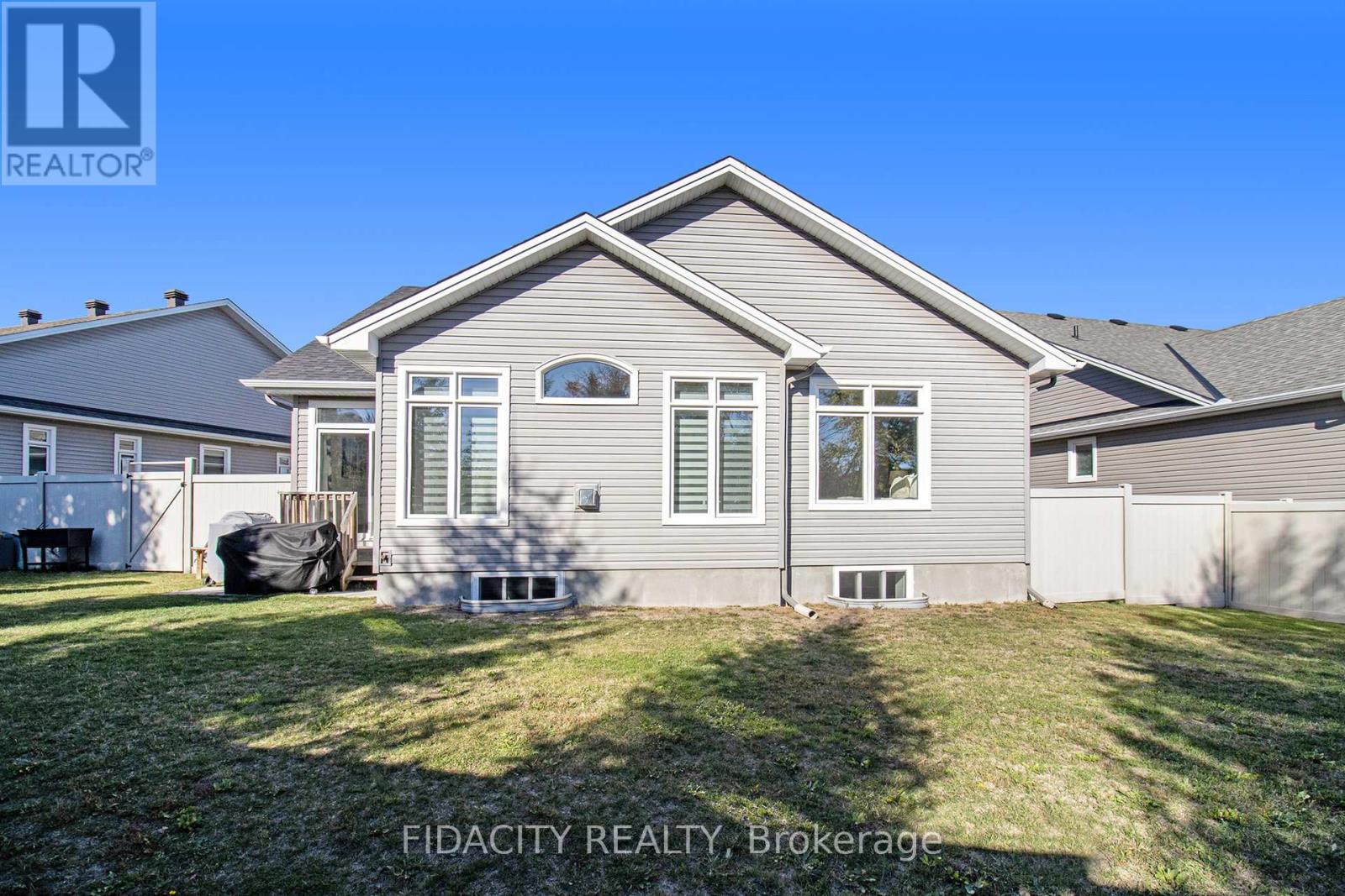250 Maygrass Way, Ottawa, Ontario  K2S 2K9 - Photo 25 - X12439358