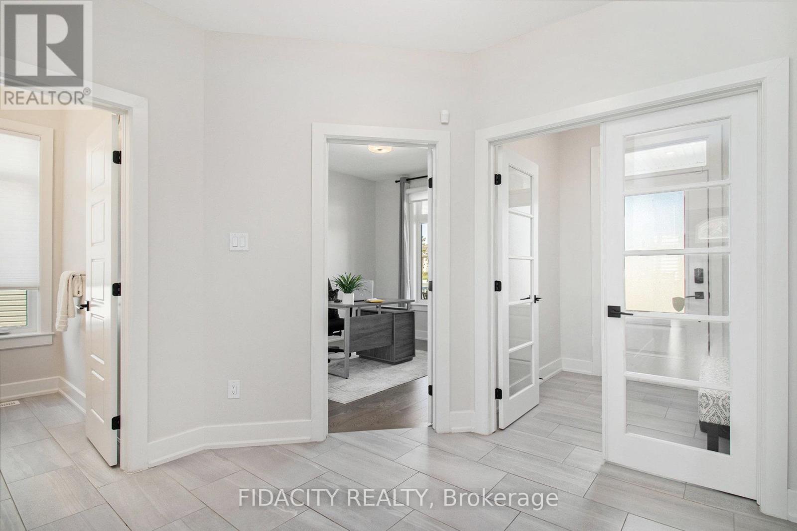 250 Maygrass Way, Ottawa, Ontario  K2S 2K9 - Photo 4 - X12439358
