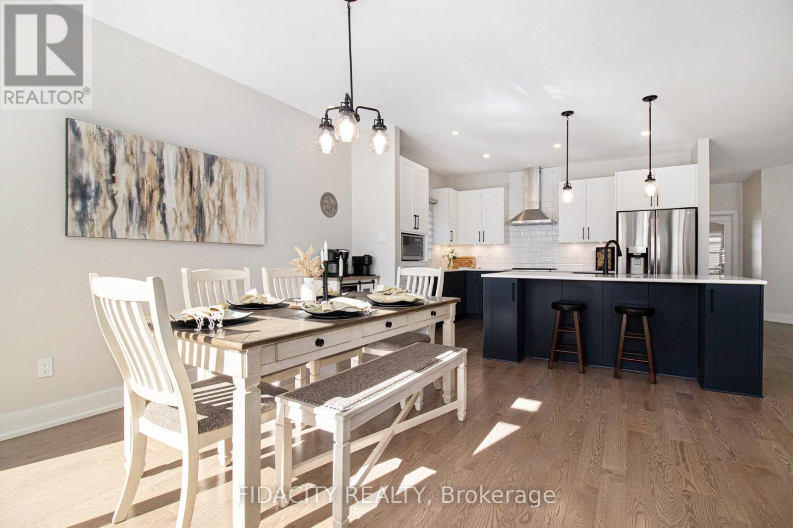 250 Maygrass Way, Ottawa, Ontario  K2S 2K9 - Photo 9 - X12439358