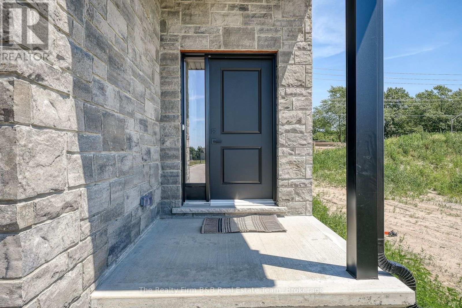 1004 Downing Drive, Woodstock, Ontario  N4T 0K4 - Photo 13 - X12439309