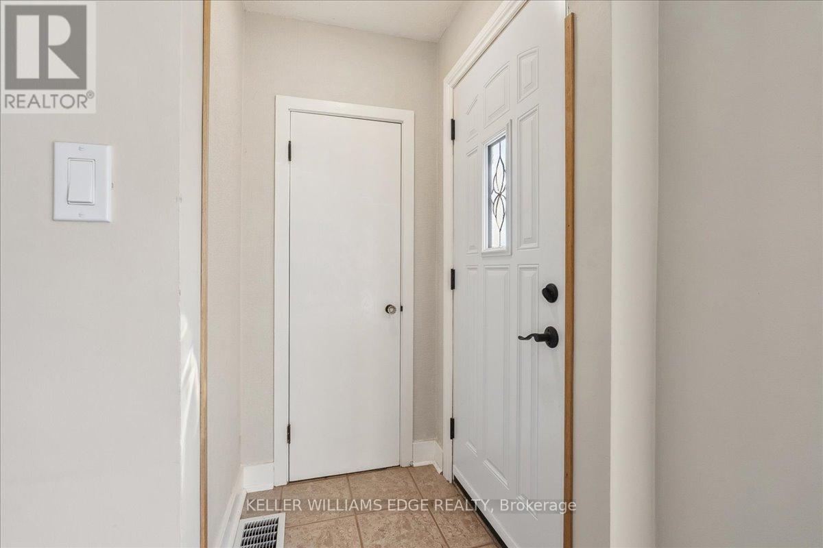 29 East 34th Street, Hamilton, Ontario  L8V 3W2 - Photo 4 - X12439263