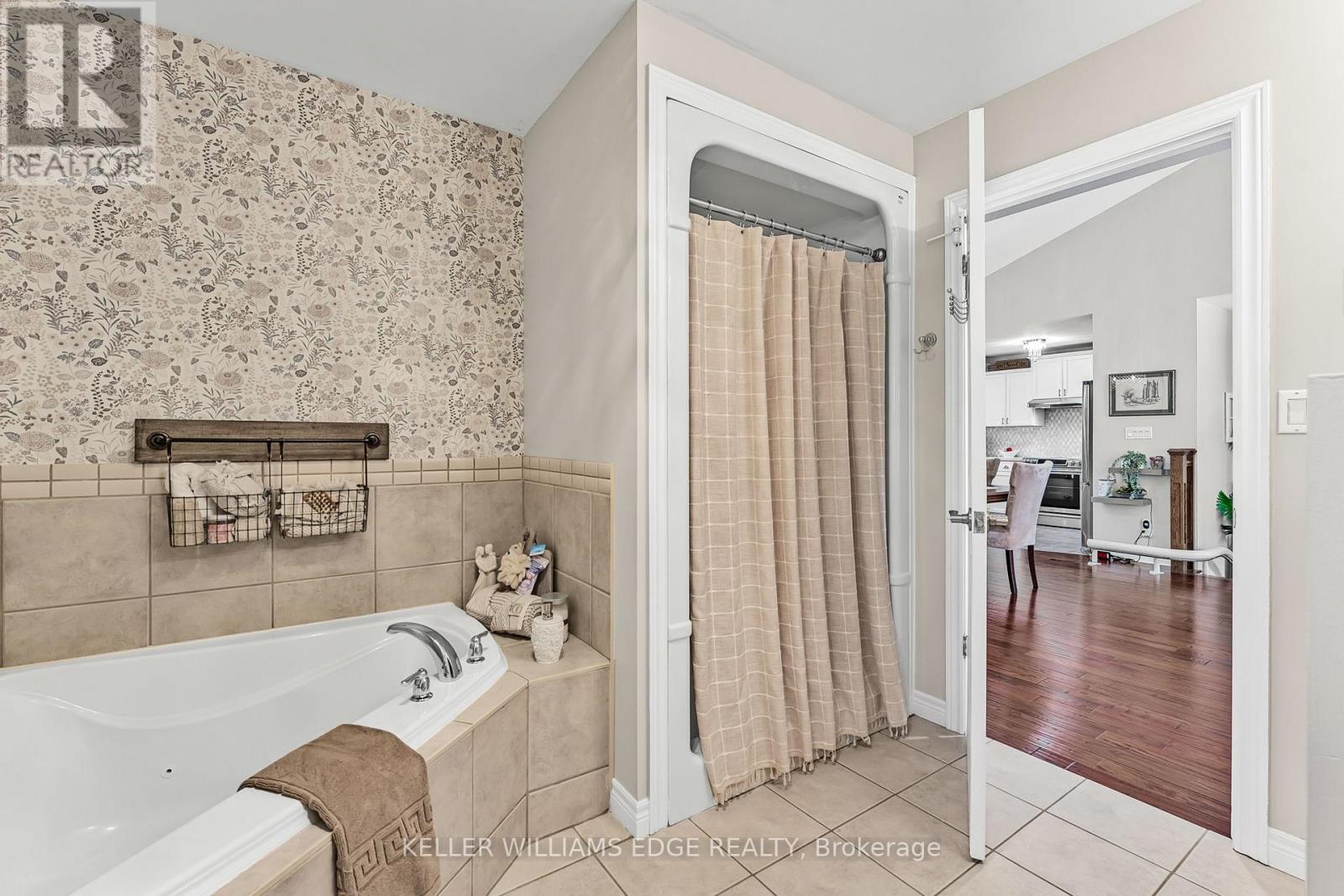 1220 Parkside Avenue, Fort Erie, Ontario  L2A 0A9 - Photo 18 - X12439276