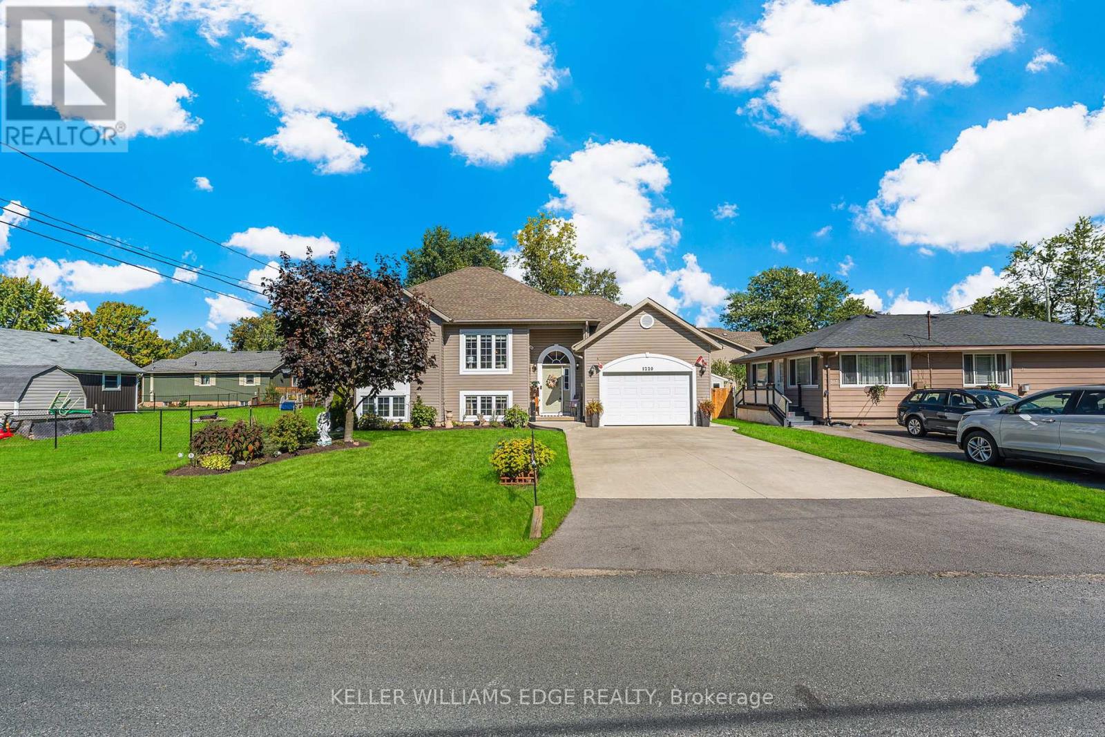 1220 Parkside Avenue, Fort Erie, Ontario  L2A 0A9 - Photo 2 - X12439276