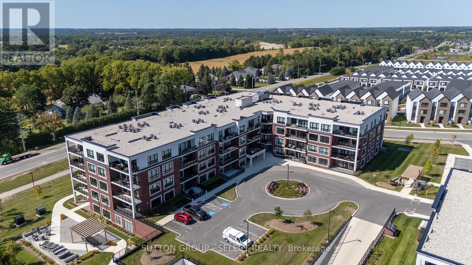 Photo 2 of 24 for 307 - 1975 Fountain Grass Drive