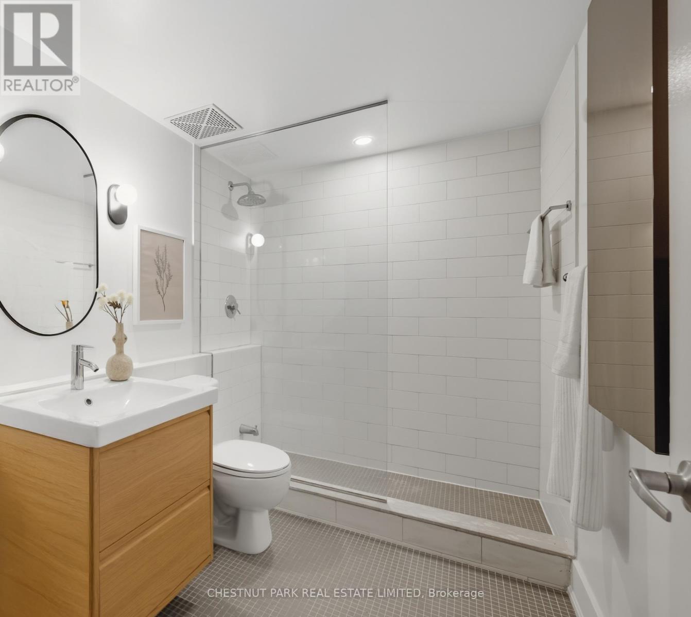 215 - 637 Lakeshore Boulevard W, Toronto, Ontario  M5V 3J6 - Photo 23 - C12439291