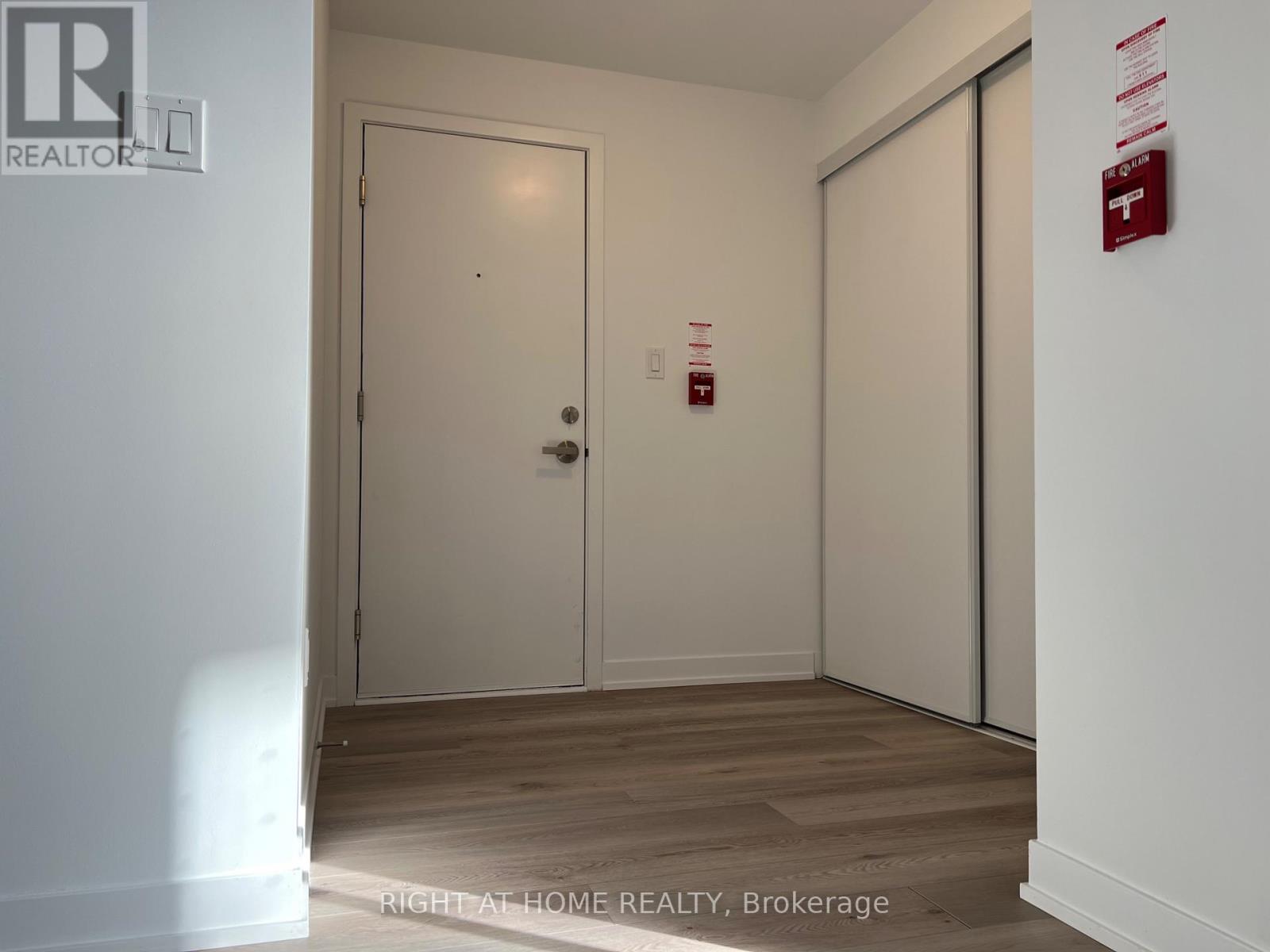 5 - 10 Marquette Avenue, Toronto, Ontario  M6A 0E1 - Photo 8 - C12439307