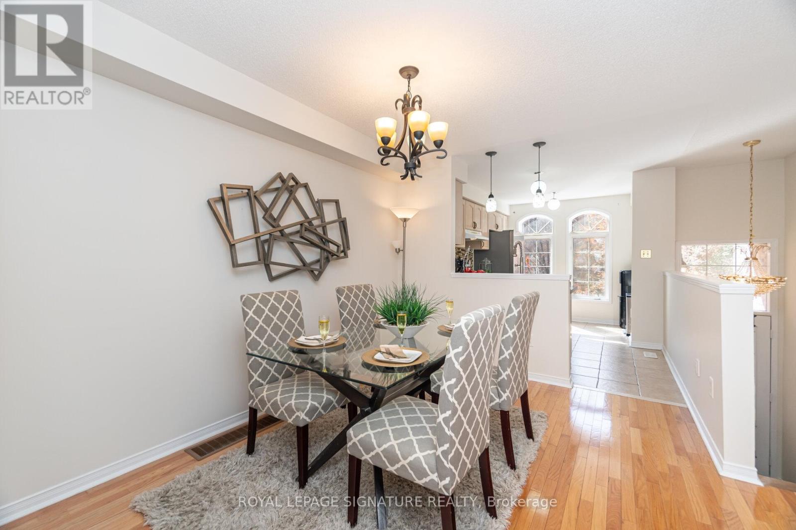 7131 Chatham Court, Mississauga, Ontario  L5N 8R1 - Photo 3 - W12433499