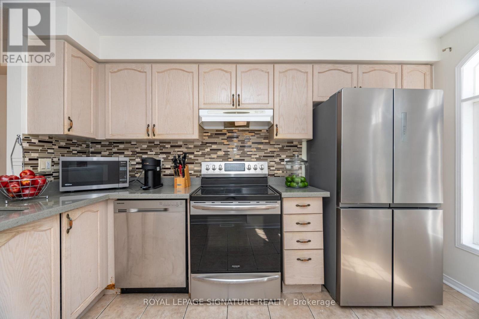7131 Chatham Court, Mississauga, Ontario  L5N 8R1 - Photo 11 - W12433499