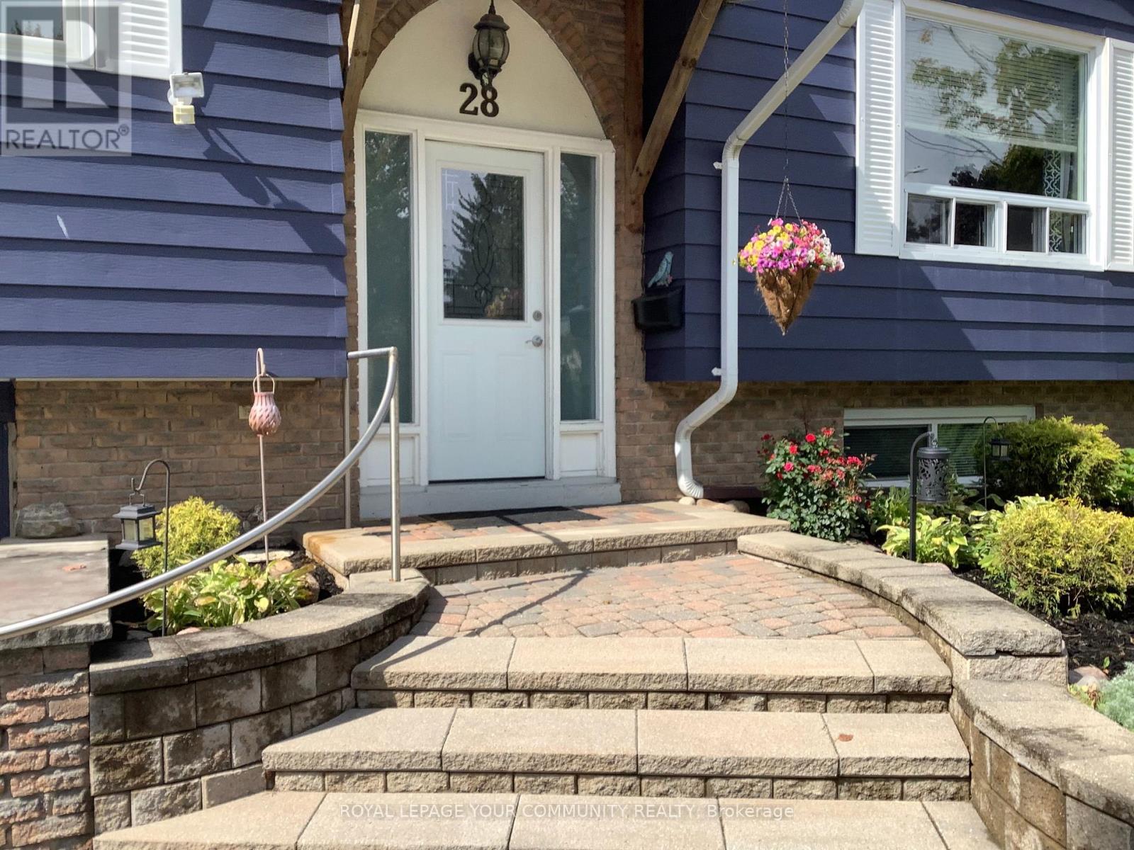 28 Indian Arrow Road, Barrie, Ontario  L4M 5H3 - Photo 2 - S12384610