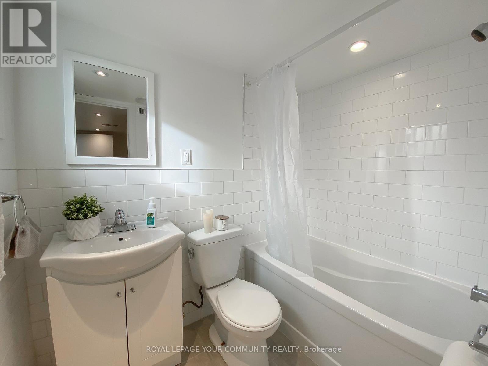 154 Day Avenue, Toronto, Ontario  M6E 3W3 - Photo 42 - W12436256