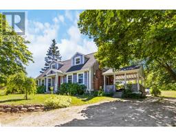 385 Green Street, Lunenburg, Ca