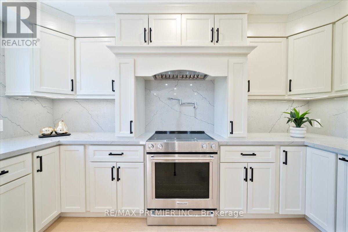 157 Jeanne Drive, Vaughan, Ontario  L4L 1X8 - Photo 16 - N12439314
