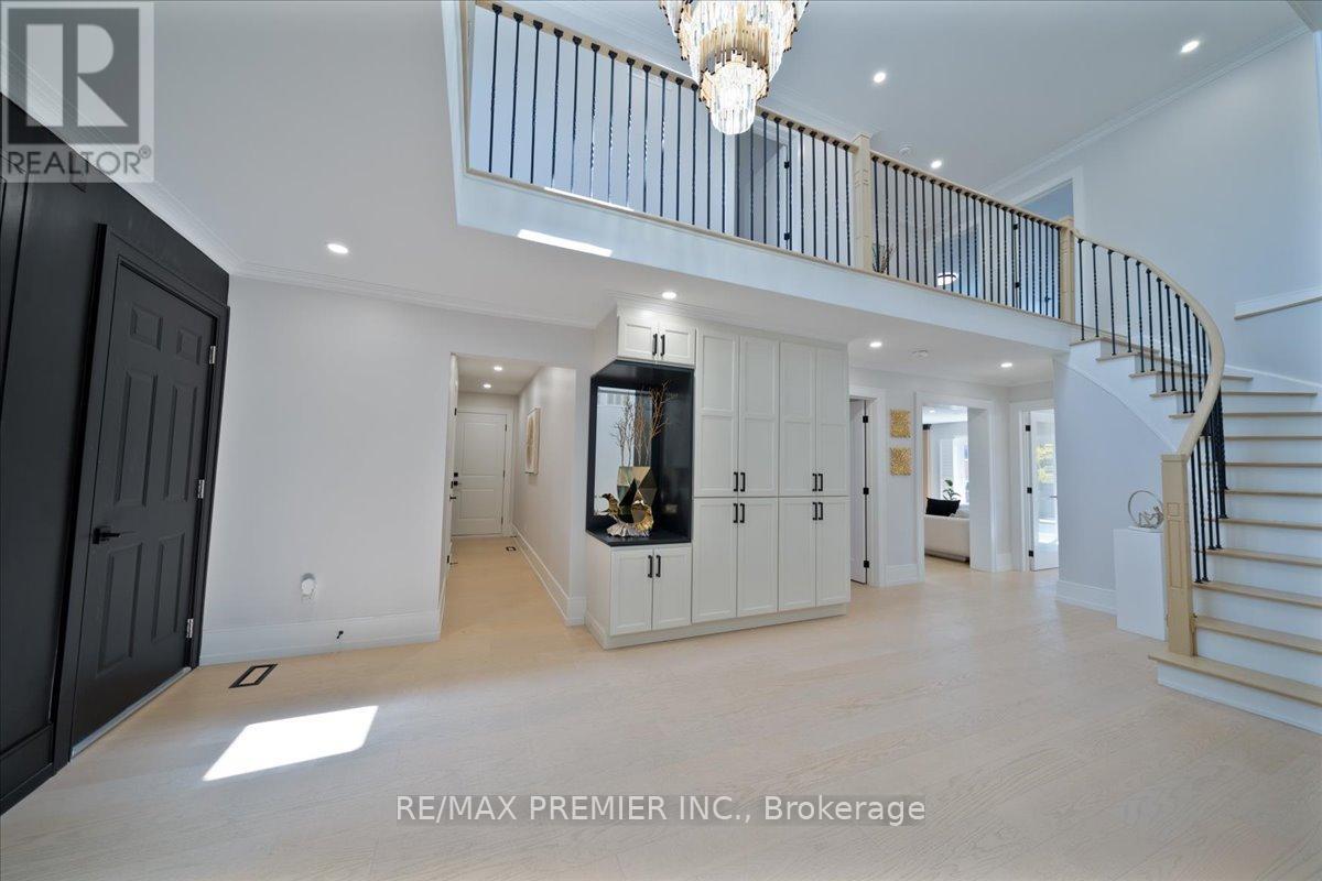 157 Jeanne Drive, Vaughan, Ontario  L4L 1X8 - Photo 6 - N12439314
