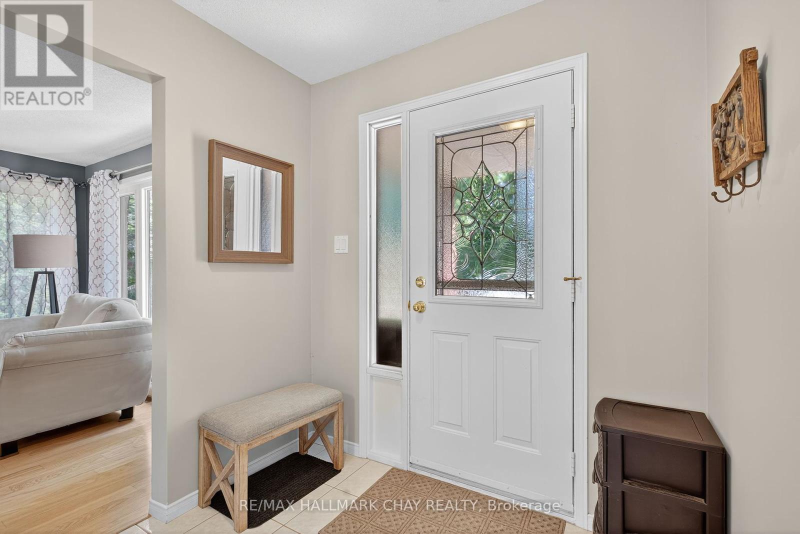 33 Parkette Drive, New Tecumseth, Ontario  L9R 1R7 - Photo 3 - N12439351