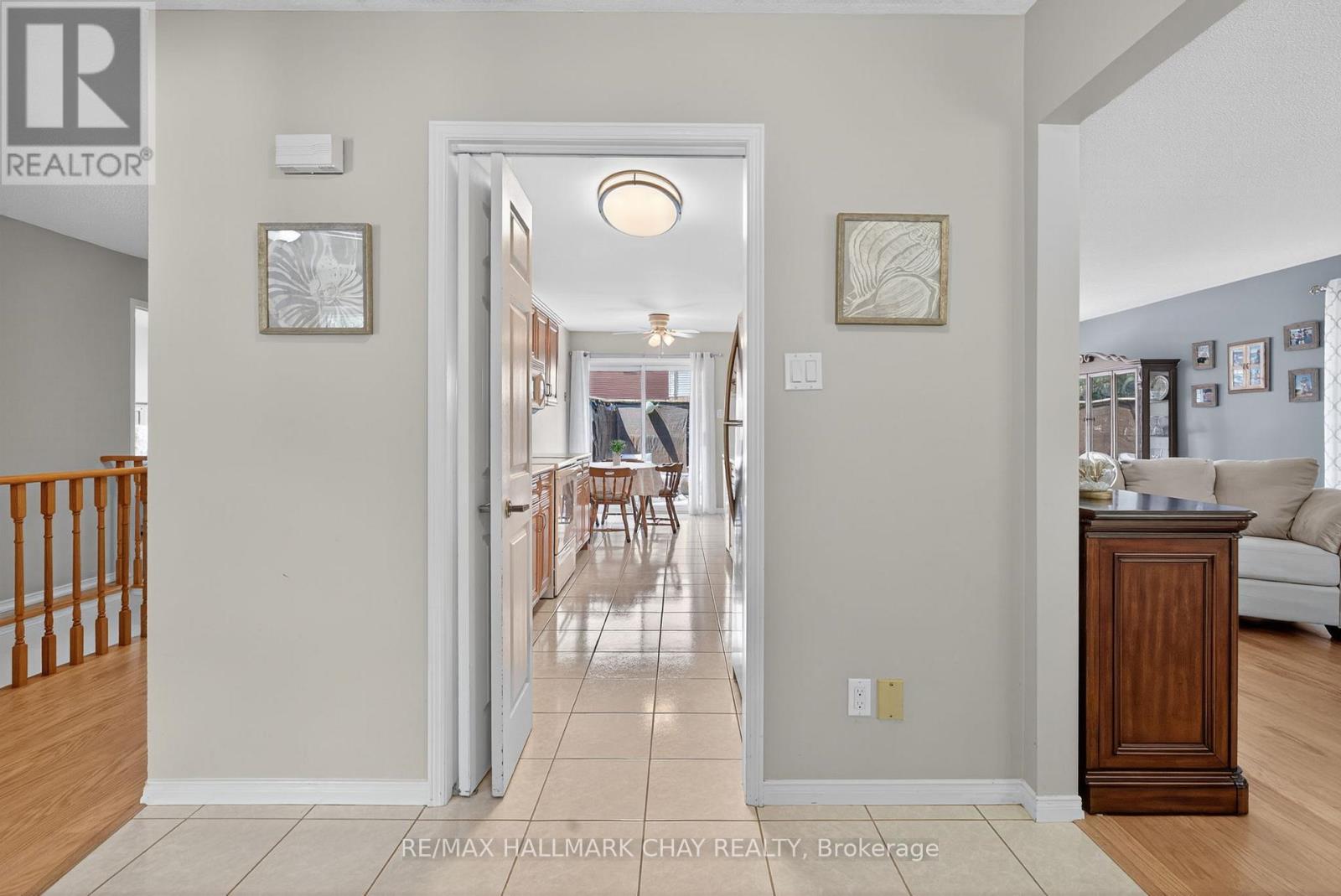 33 Parkette Drive, New Tecumseth, Ontario  L9R 1R7 - Photo 4 - N12439351