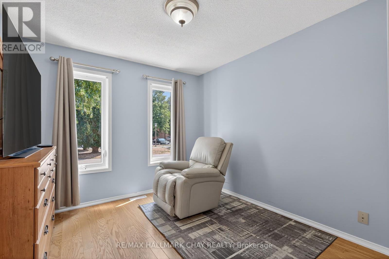 33 Parkette Drive, New Tecumseth, Ontario  L9R 1R7 - Photo 6 - N12439351