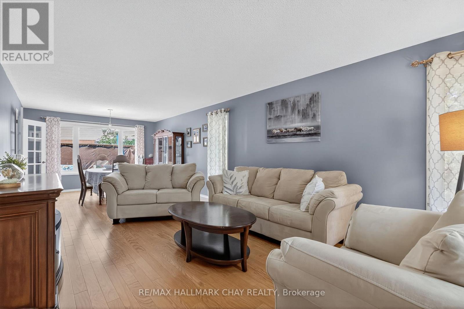 33 Parkette Drive, New Tecumseth, Ontario  L9R 1R7 - Photo 7 - N12439351