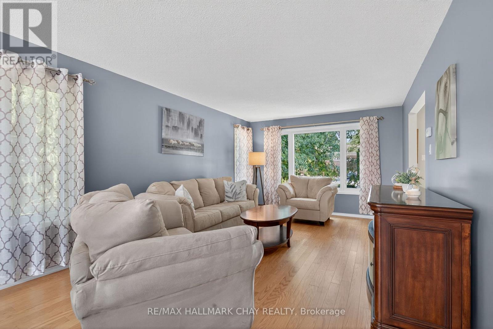 33 Parkette Drive, New Tecumseth, Ontario  L9R 1R7 - Photo 8 - N12439351