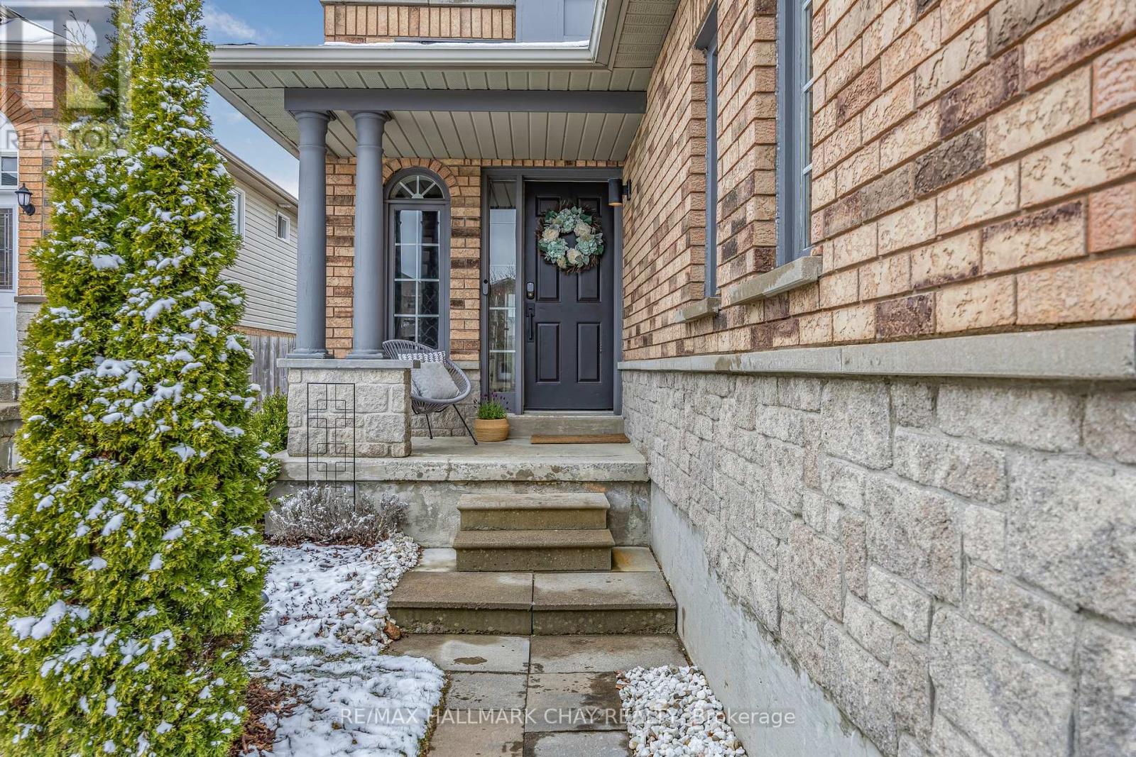 20 Basswood Drive, Barrie, Ontario  L4N 9P1 - Photo 5 - S12439306