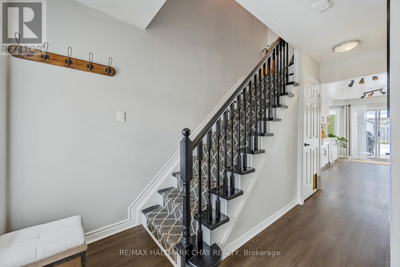 20 Basswood Drive, Barrie, Ontario  L4N 9P1 - Photo 9 - S12439306