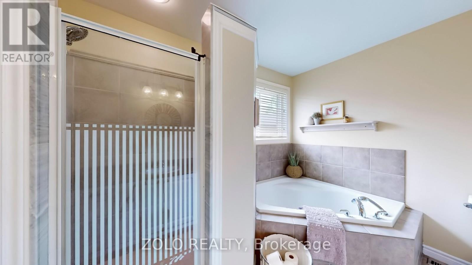 7 Golden Eagle Way, Barrie, Ontario  L4M 6P6 - Photo 16 - S12439332