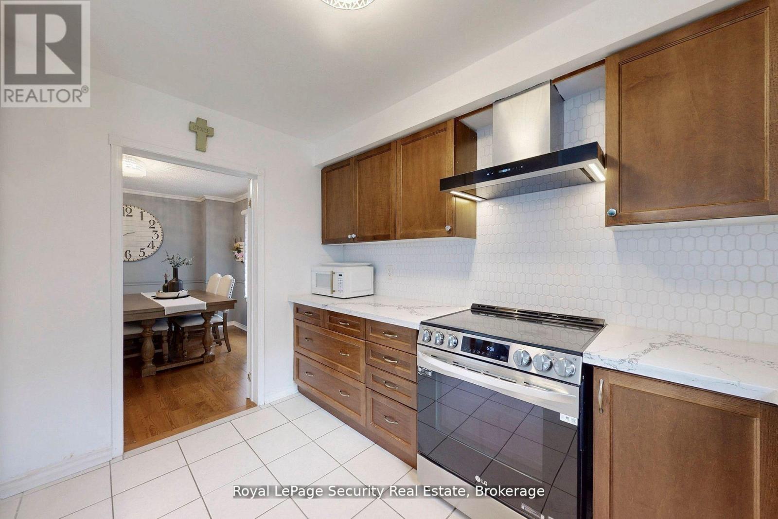 122 Browning Trail, Barrie, Ontario  L4N 6R3 - Photo 17 - S12439361