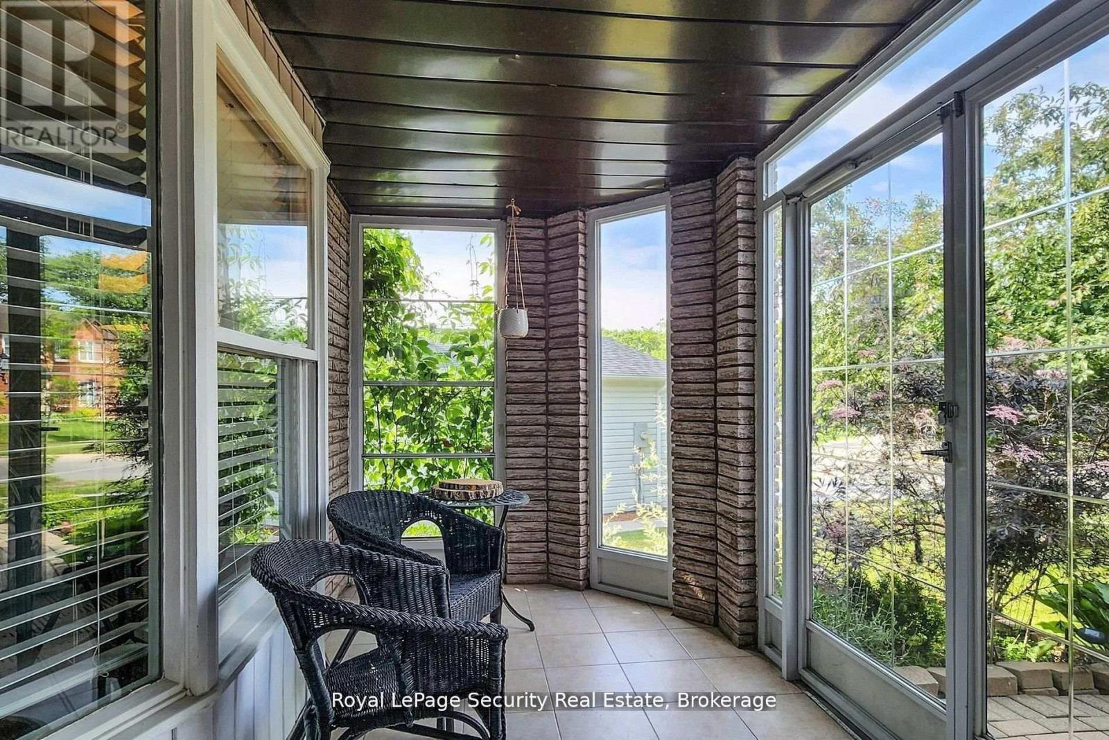 122 Browning Trail, Barrie, Ontario  L4N 6R3 - Photo 4 - S12439361