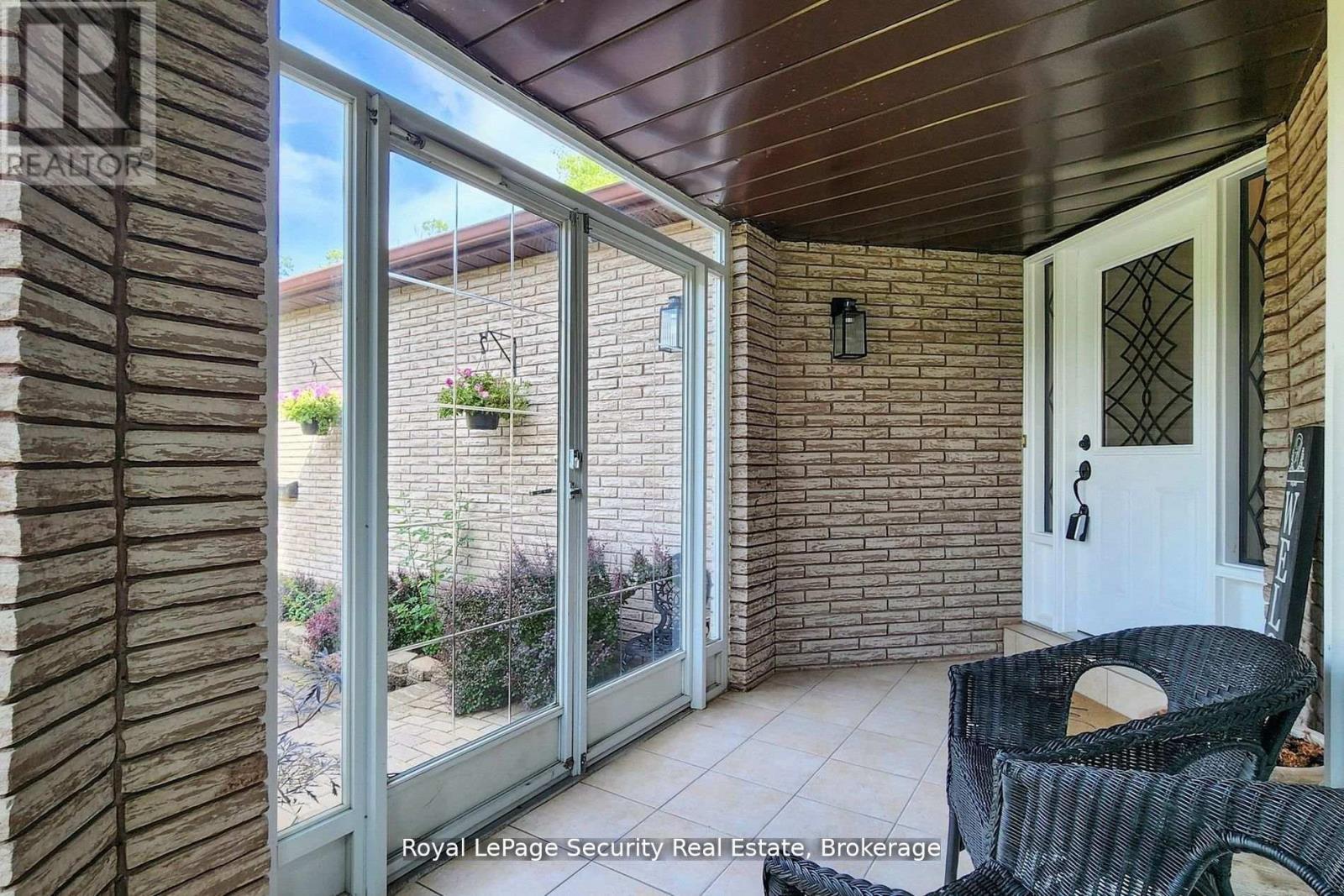 122 Browning Trail, Barrie, Ontario  L4N 6R3 - Photo 5 - S12439361