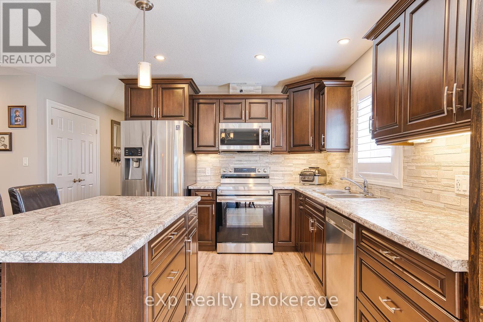 85 Huron Heights Drive, Ashfield-Colborne-Wawanosh, Ontario  N7A 0C1 - Photo 7 - X12437915