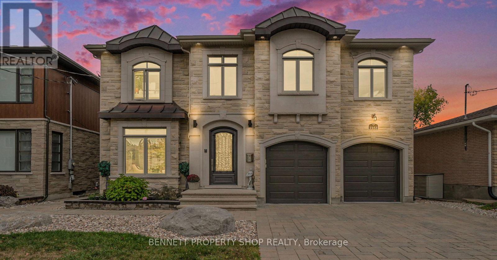 2253 Prospect Avenue, Ottawa, Ontario  K1H 7G2 - Photo 2 - X12438585
