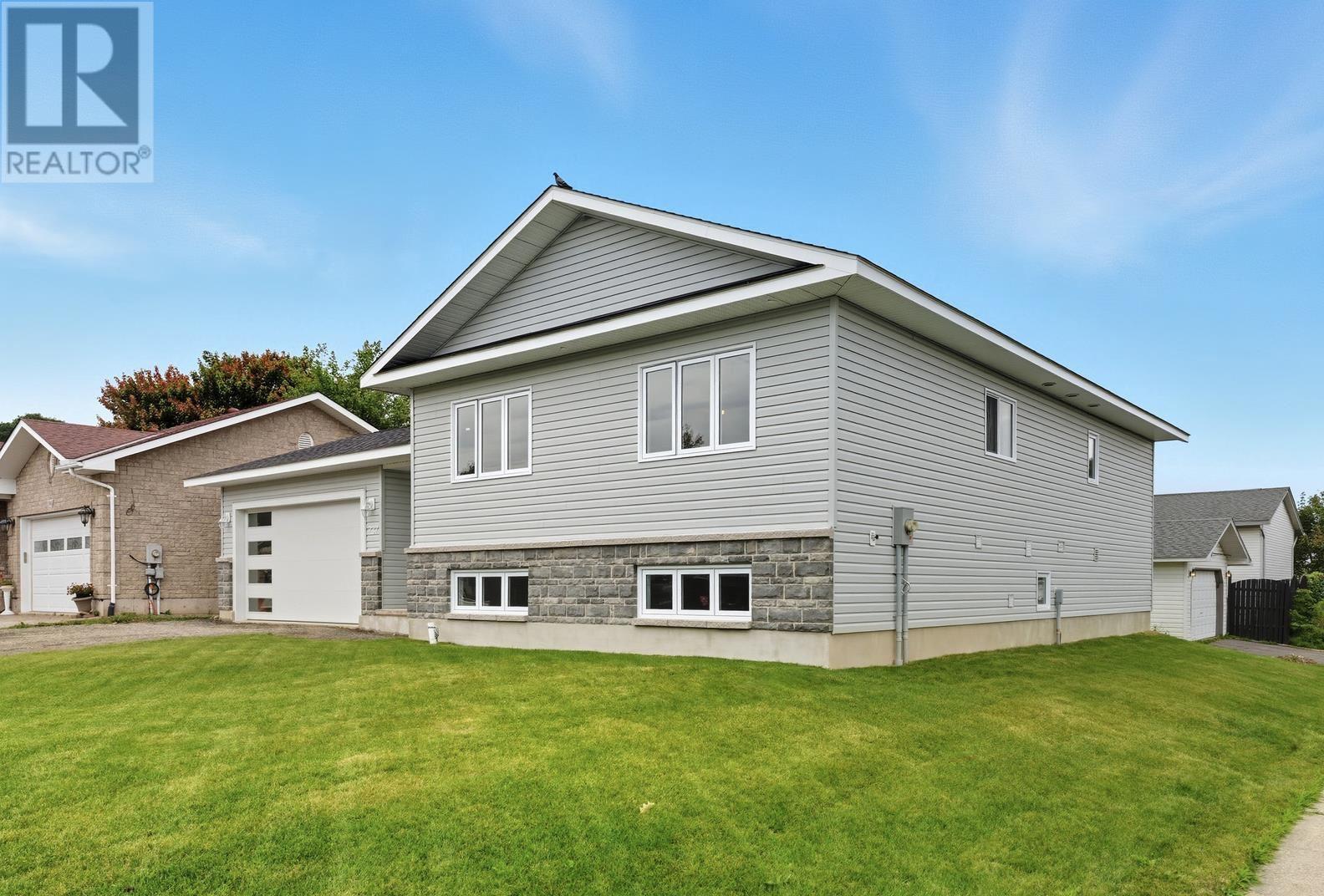 237 Pentagon Blvd, Sault Ste. Marie, Ontario  P6B 6G2 - Photo 2 - SM252585