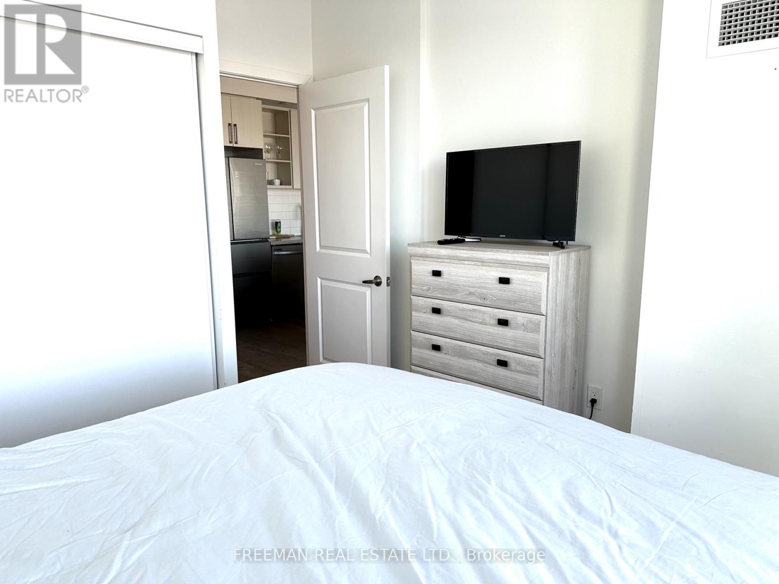 1509 - 4699 Glen Erin Drive, Mississauga, Ontario  L5M 2E5 - Photo 3 - W12439293