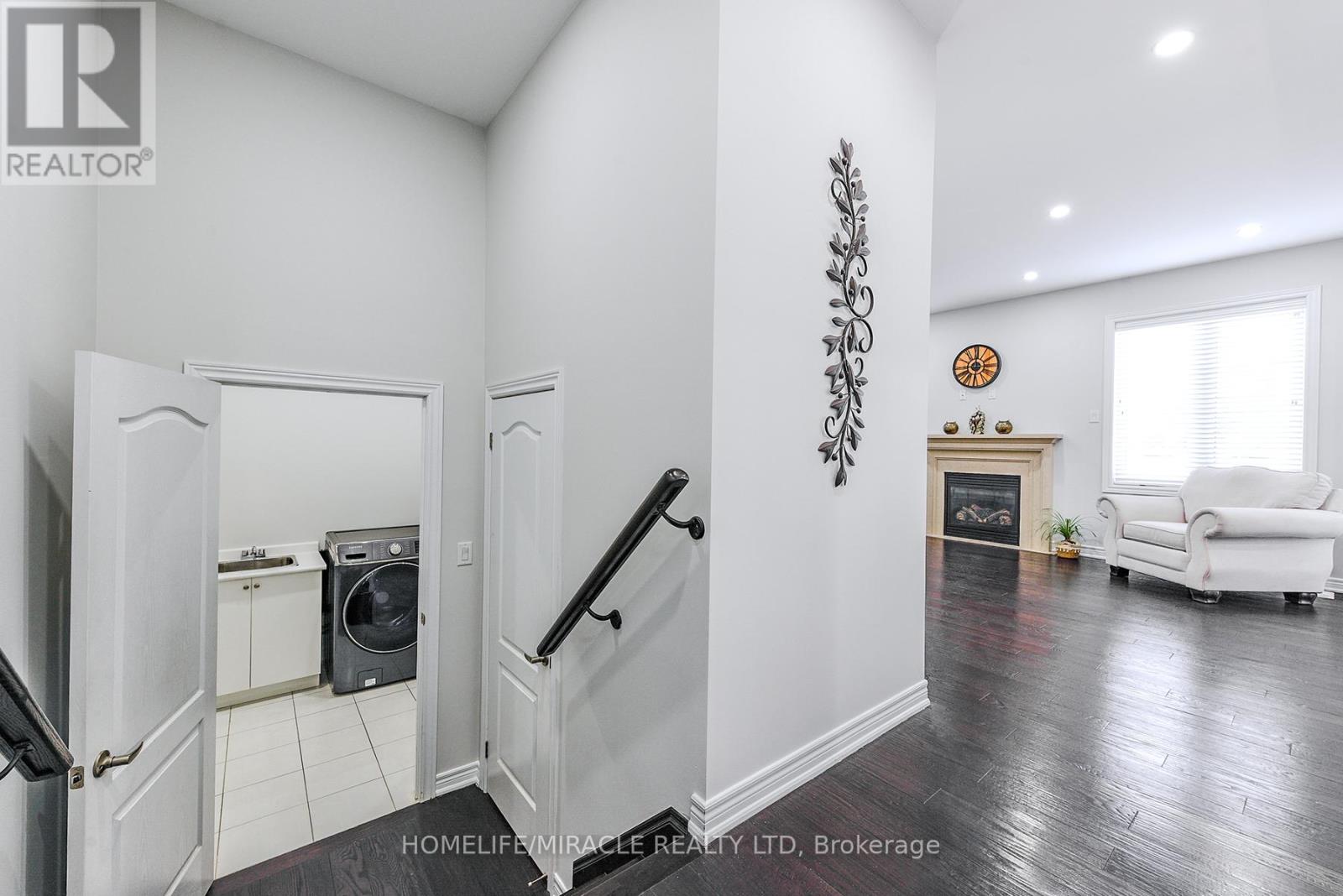 122 Bonnie Braes Drive, Brampton, Ontario  L6Y 0W7 - Photo 13 - W12439298