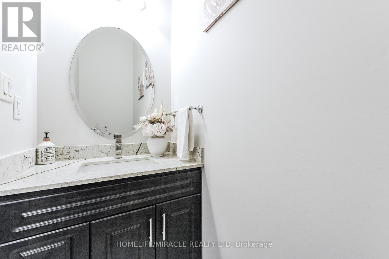 122 Bonnie Braes Drive, Brampton, Ontario  L6Y 0W7 - Photo 15 - W12439298